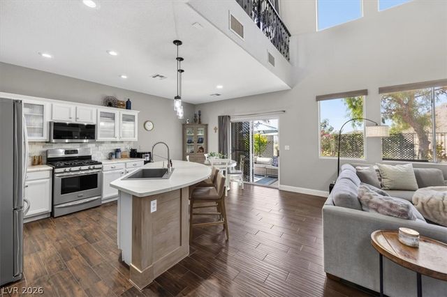 10661 Shelter Hill Court, Las Vegas, NV 89129