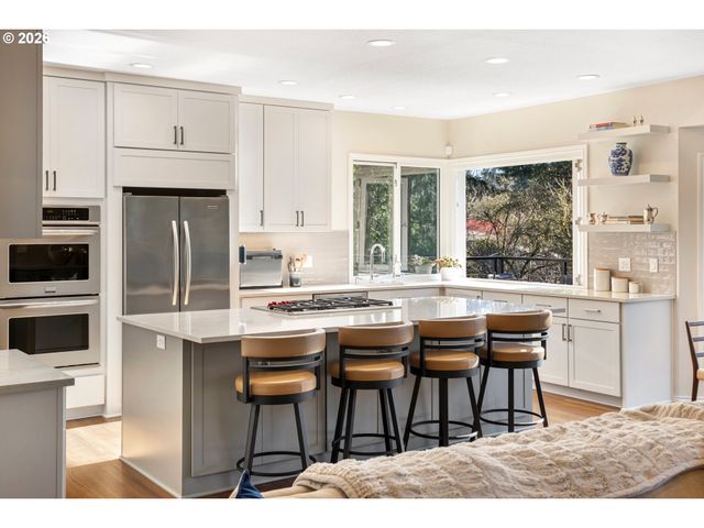 4302 Sw TERLYN Ct, Portland, OR 97221