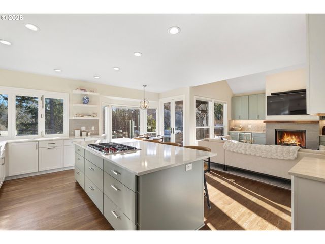 4302 Sw TERLYN Ct, Portland, OR 97221