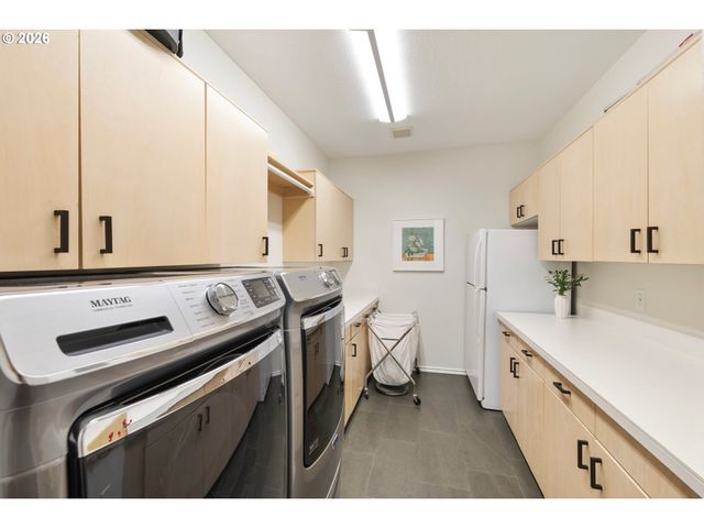 4302 Sw TERLYN Ct, Portland, OR 97221