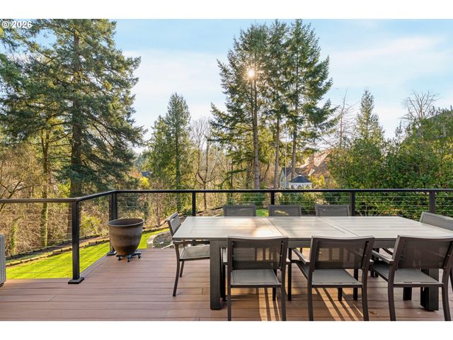 4302 Sw TERLYN Ct, Portland, OR 97221