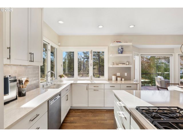 4302 Sw TERLYN Ct, Portland, OR 97221