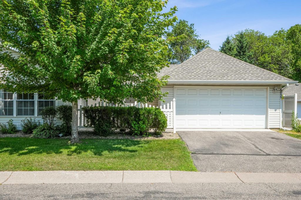 6855 Blackhawk Trail 22, Inver Grove Heights, MN 55077