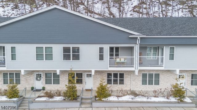 165 Lakeside Rd, West Milford Twp., NJ 07421