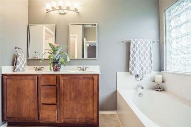 11012 Los Comancheros RD, Austin, TX 78717