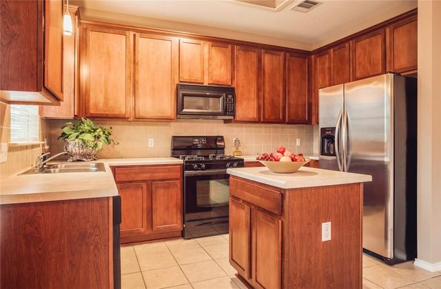 11012 Los Comancheros RD, Austin, TX 78717