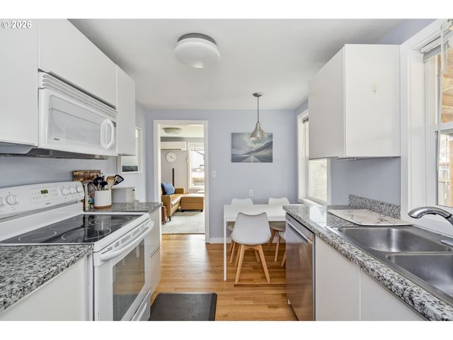 7803 Se HENDERSON St, Portland, OR 97206