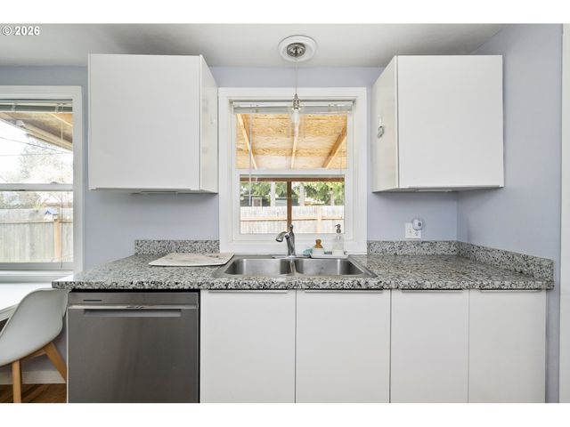 7803 Se HENDERSON St, Portland, OR 97206