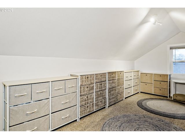 7803 Se HENDERSON St, Portland, OR 97206