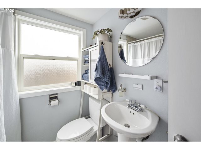 7803 Se HENDERSON St, Portland, OR 97206