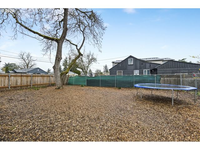 7803 Se HENDERSON St, Portland, OR 97206