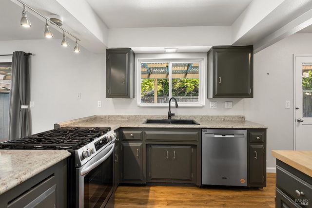 2621 Neotomas Ave, Santa Rosa, CA 95405