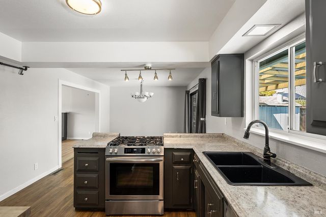 2621 Neotomas Ave, Santa Rosa, CA 95405