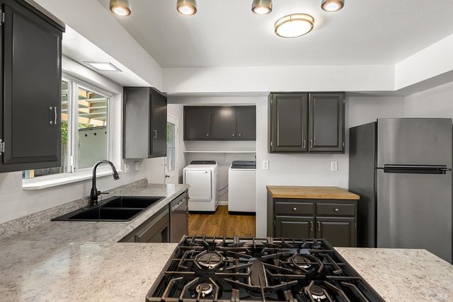 2621 Neotomas Ave, Santa Rosa, CA 95405