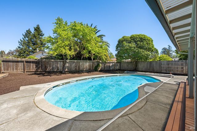 2621 Neotomas Ave, Santa Rosa, CA 95405