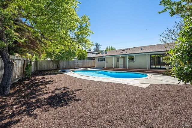 2621 Neotomas Ave, Santa Rosa, CA 95405