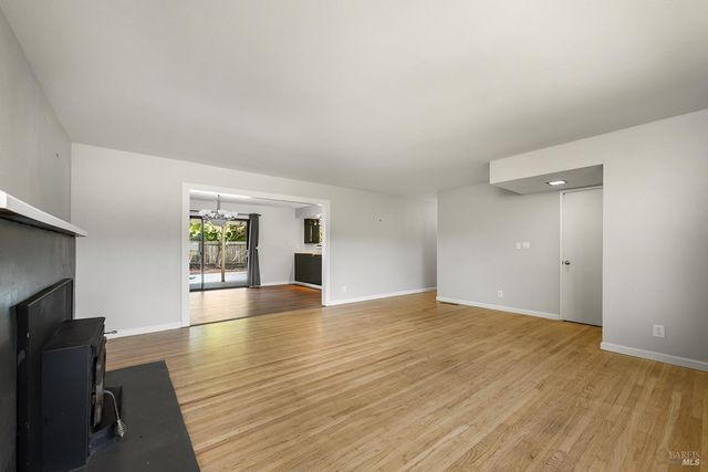 2621 Neotomas Ave, Santa Rosa, CA 95405
