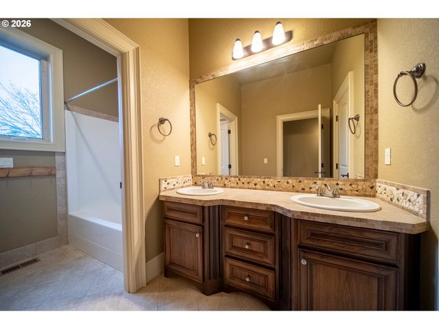 4640 Se HONORS Dr, Gresham, OR 97080