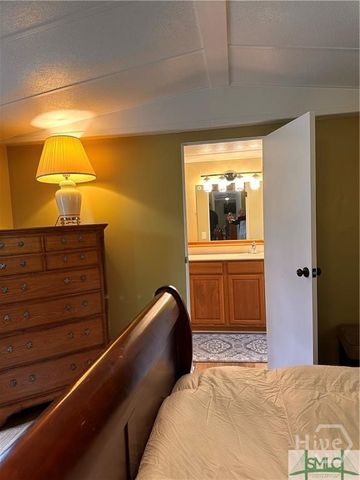 219 & 221 John Carter Road, Bloomingdale, GA 31302