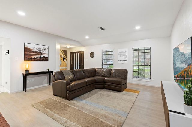 91 N Pathfinders Circle, The Woodlands, TX 77381