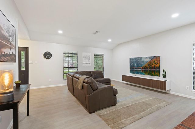 91 N Pathfinders Circle, The Woodlands, TX 77381