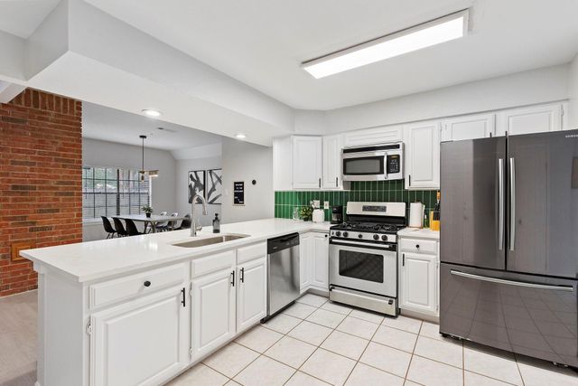 91 N Pathfinders Circle, The Woodlands, TX 77381