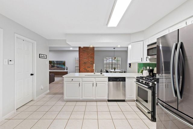 91 N Pathfinders Circle, The Woodlands, TX 77381