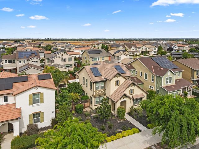 2341 Ellis Town Dr, Tracy, CA 95377