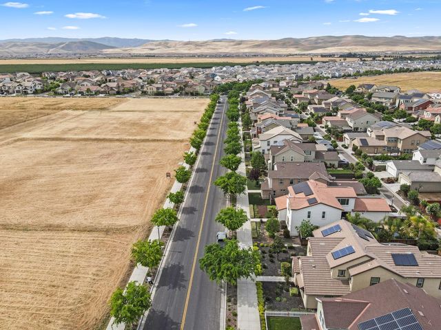 2341 Ellis Town Dr, Tracy, CA 95377