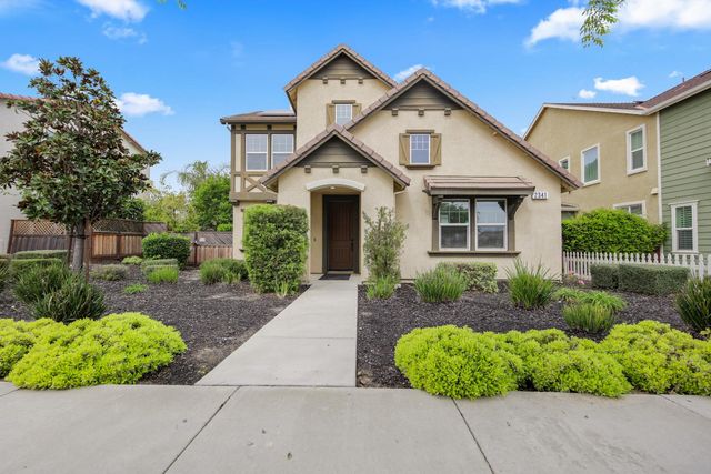 2341 Ellis Town Dr, Tracy, CA 95377