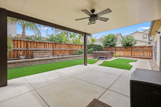 2341 Ellis Town Dr, Tracy, CA 95377