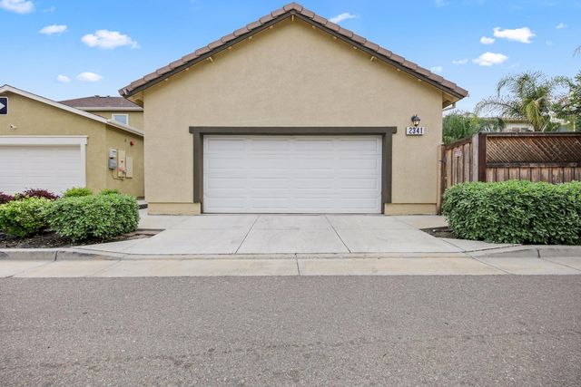 2341 Ellis Town Dr, Tracy, CA 95377