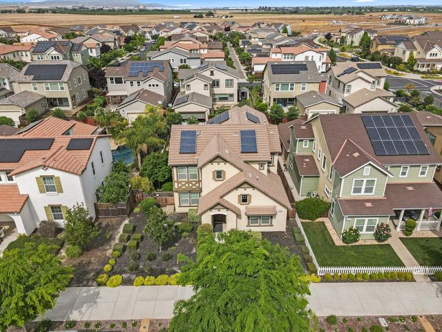 2341 Ellis Town Dr, Tracy, CA 95377