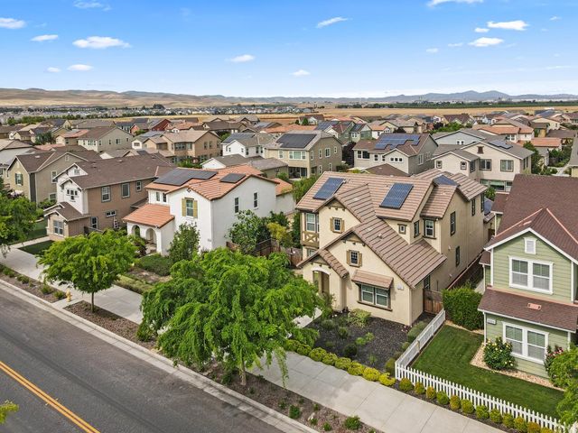 2341 Ellis Town Dr, Tracy, CA 95377