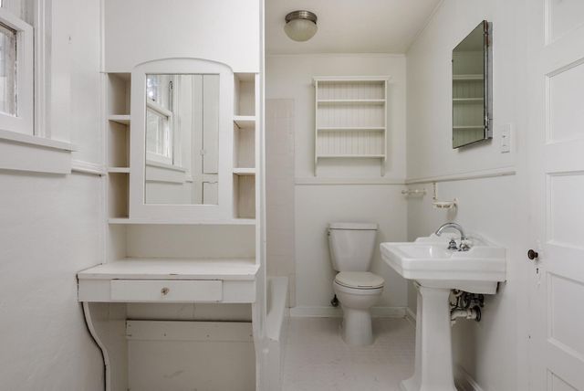 2104 De Verne ST, Austin, TX 78704