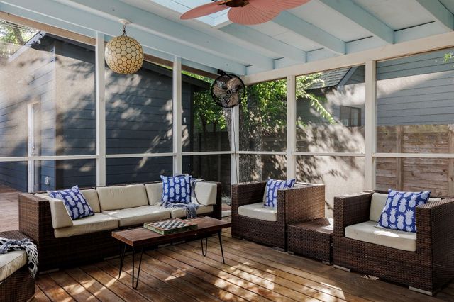 2104 De Verne ST, Austin, TX 78704