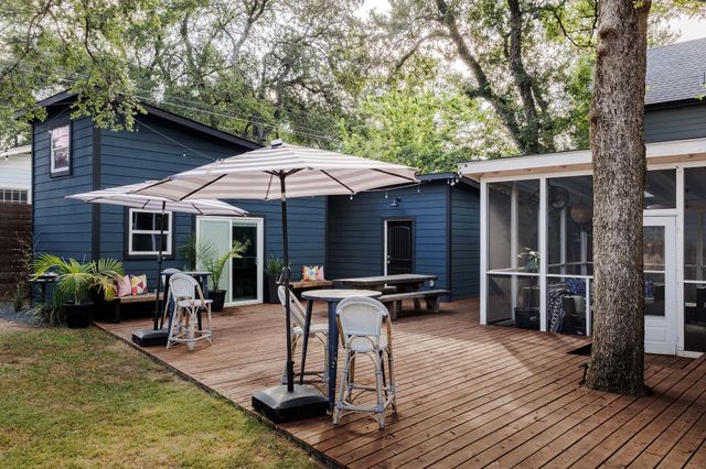 2104 De Verne ST, Austin, TX 78704