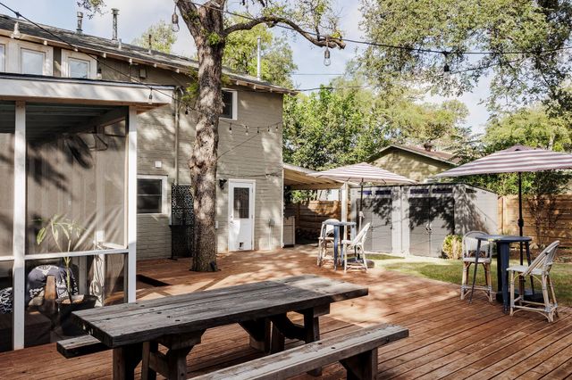 2104 De Verne ST, Austin, TX 78704