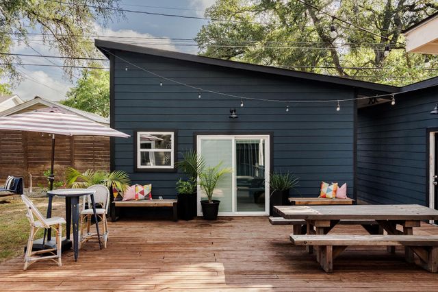 2104 De Verne ST, Austin, TX 78704