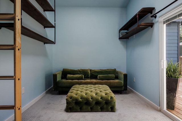 2104 De Verne ST, Austin, TX 78704