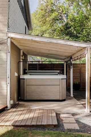 2104 De Verne ST, Austin, TX 78704