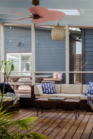 2104 De Verne ST, Austin, TX 78704