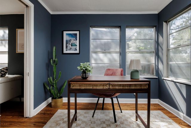 2104 De Verne ST, Austin, TX 78704