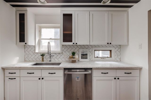 2104 De Verne ST, Austin, TX 78704