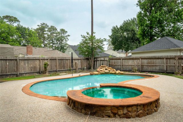 1514 Roanwood Drive, Houston, TX 77090