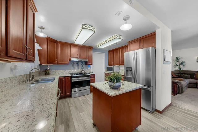 9214 Via De Cristina, Santee, CA 92071