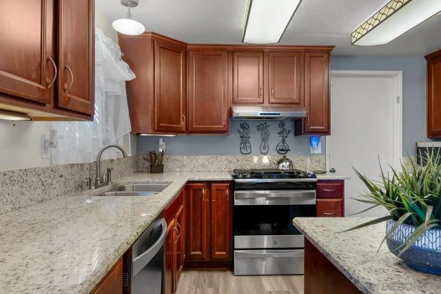 9214 Via De Cristina, Santee, CA 92071