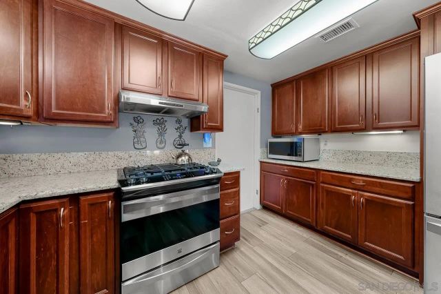 9214 Via De Cristina, Santee, CA 92071