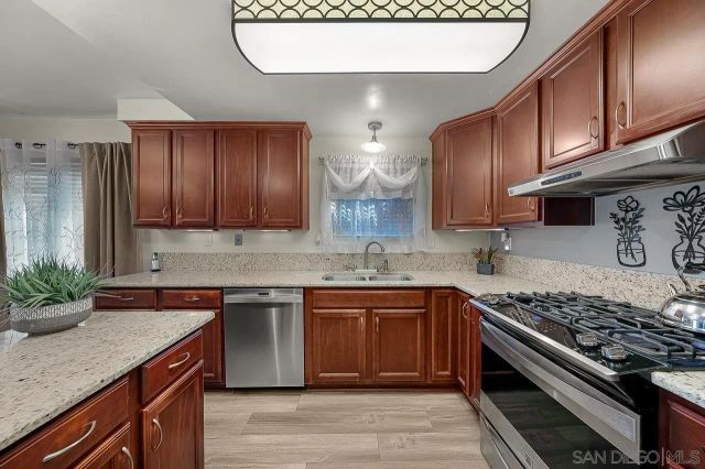 9214 Via De Cristina, Santee, CA 92071