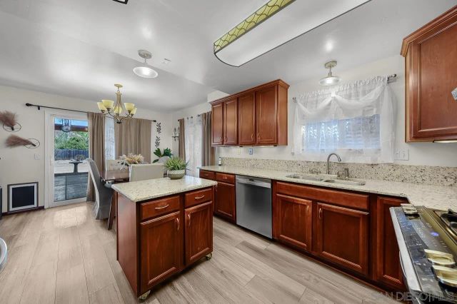 9214 Via De Cristina, Santee, CA 92071